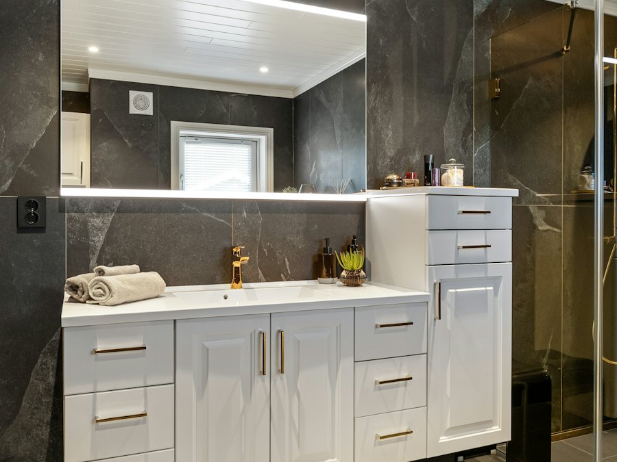 Large-format dark stone-look wall tile